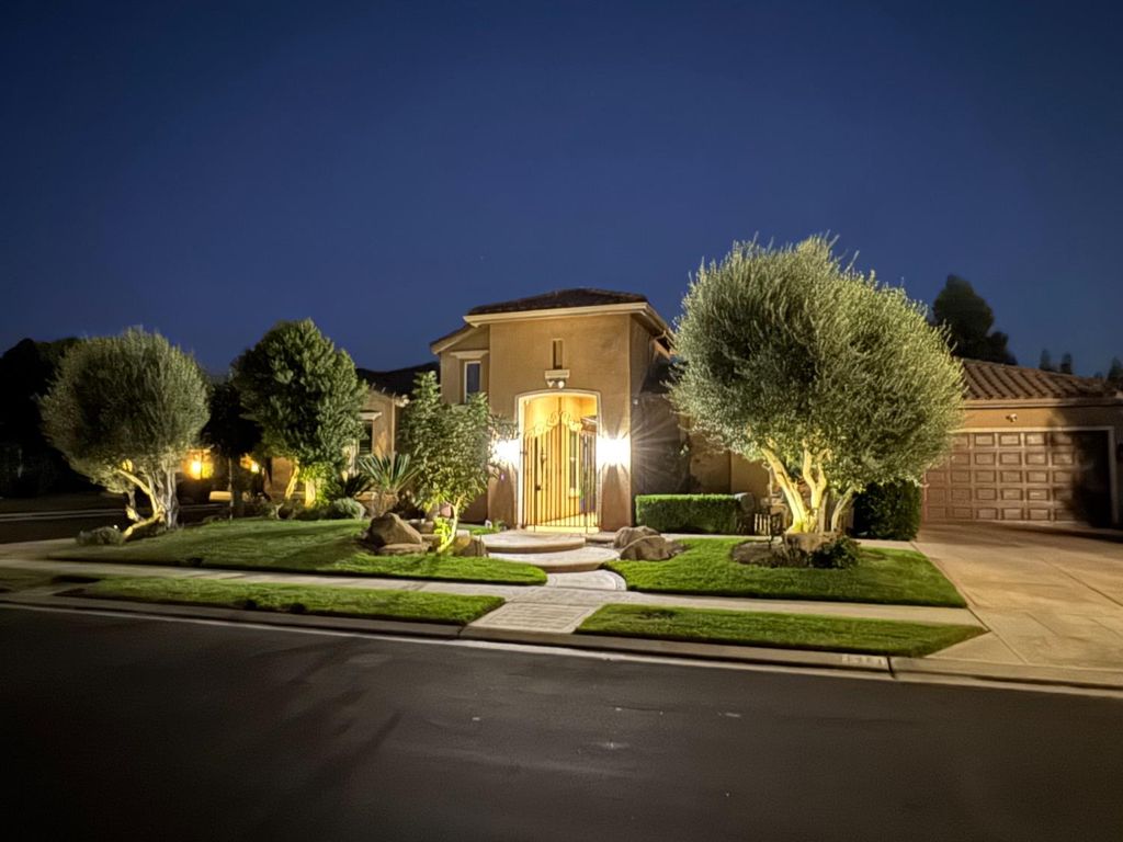 1461 N Harvard Avenue, Clovis, CA 93619