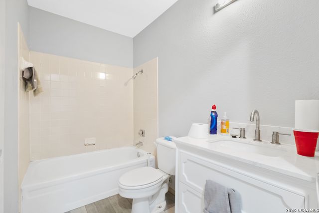 8565 Echo Creek Lane, San Antonio, TX 78240