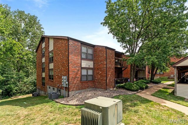 6808 Cottage Grove Lane I, St Louis, MO 63129