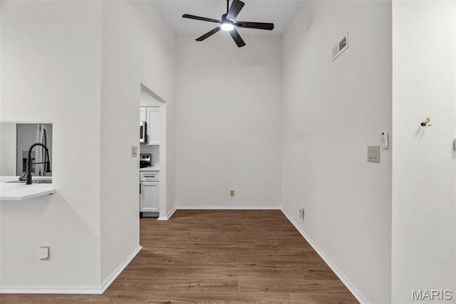 6808 Cottage Grove Lane I, St Louis, MO 63129