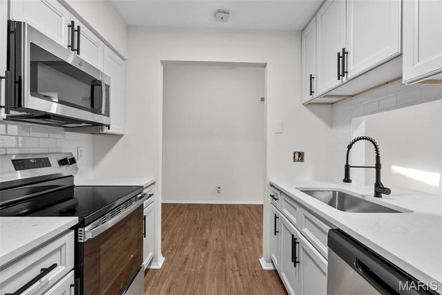 6808 Cottage Grove Lane I, St Louis, MO 63129