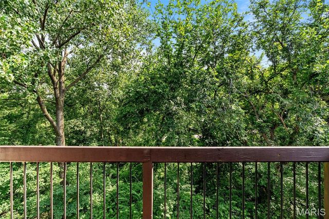 6808 Cottage Grove Lane I, St Louis, MO 63129