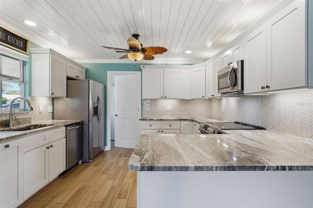 2400 PINE COURT, Nokomis, FL 34275