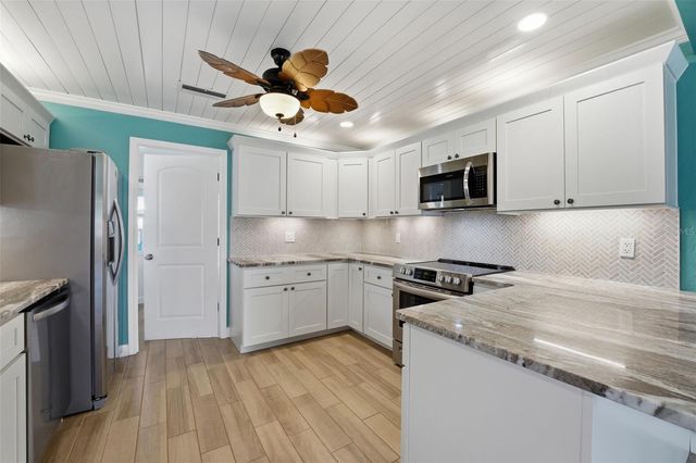 2400 PINE COURT, Nokomis, FL 34275