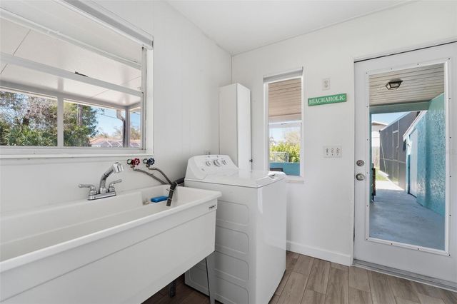 2400 PINE COURT, Nokomis, FL 34275