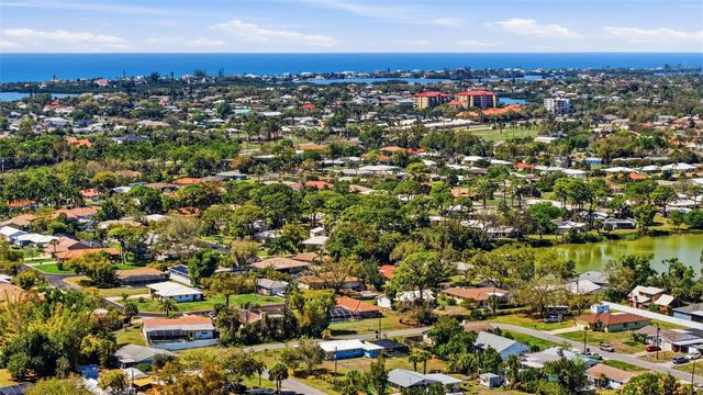 2400 PINE COURT, Nokomis, FL 34275