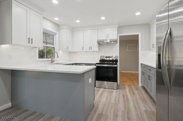 5 Weatherhill Rd, Readington Twp., NJ 08833