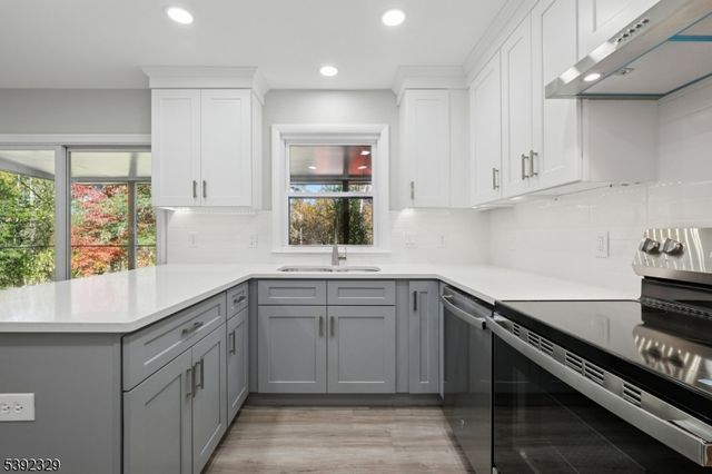 5 Weatherhill Rd, Readington Twp., NJ 08833