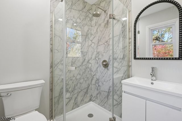 5 Weatherhill Rd, Readington Twp., NJ 08833