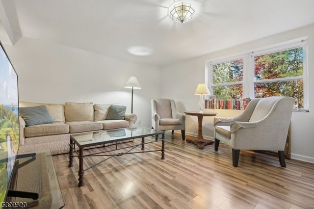 5 Weatherhill Rd, Readington Twp., NJ 08833