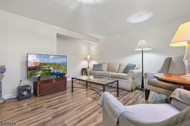 5 Weatherhill Rd, Readington Twp., NJ 08833