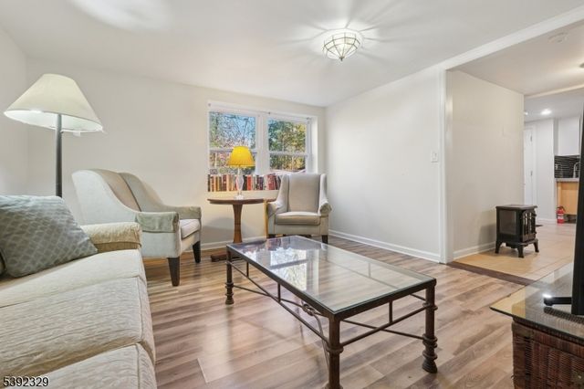 5 Weatherhill Rd, Readington Twp., NJ 08833