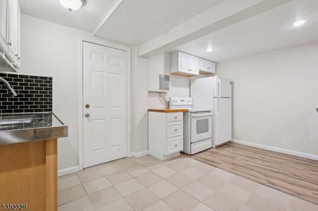 5 Weatherhill Rd, Readington Twp., NJ 08833