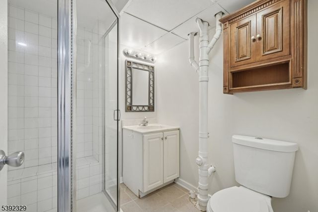 5 Weatherhill Rd, Readington Twp., NJ 08833