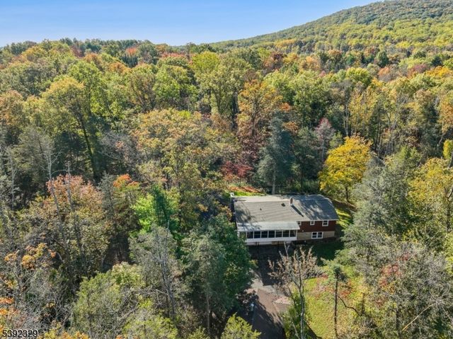 5 Weatherhill Rd, Readington Twp., NJ 08833