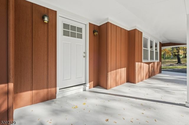 5 Weatherhill Rd, Readington Twp., NJ 08833