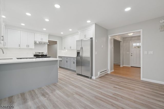 5 Weatherhill Rd, Readington Twp., NJ 08833