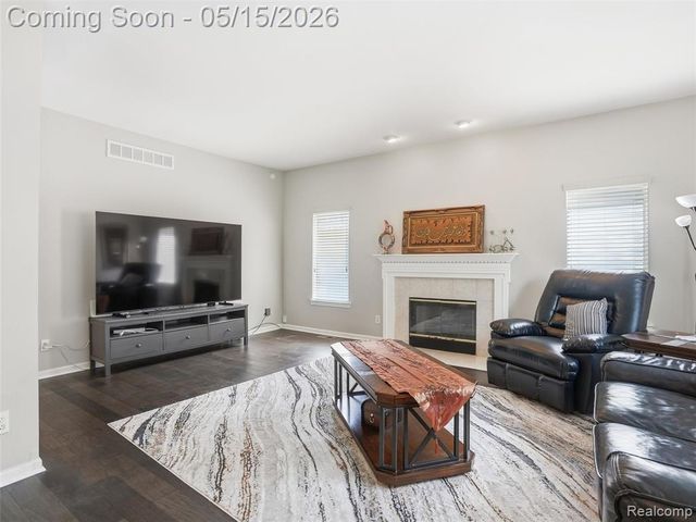 27283 Winterset Circle, Farmington Hills, MI 48334