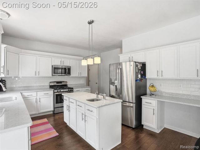 27283 Winterset Circle, Farmington Hills, MI 48334