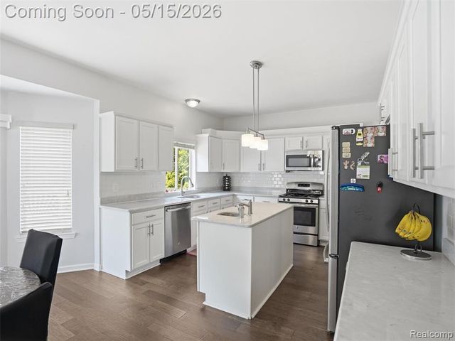 27283 Winterset Circle, Farmington Hills, MI 48334
