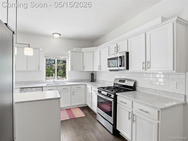 27283 Winterset Circle, Farmington Hills, MI 48334