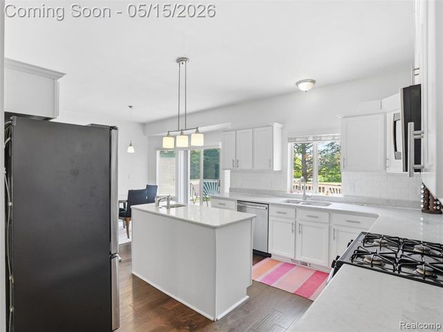 27283 Winterset Circle, Farmington Hills, MI 48334