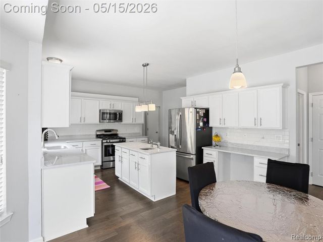 27283 Winterset Circle, Farmington Hills, MI 48334