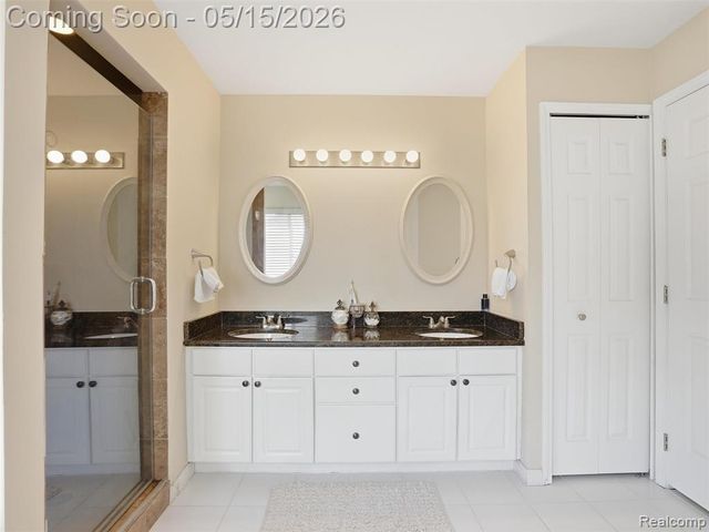 27283 Winterset Circle, Farmington Hills, MI 48334