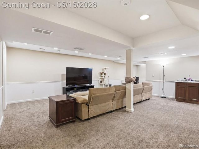 27283 Winterset Circle, Farmington Hills, MI 48334