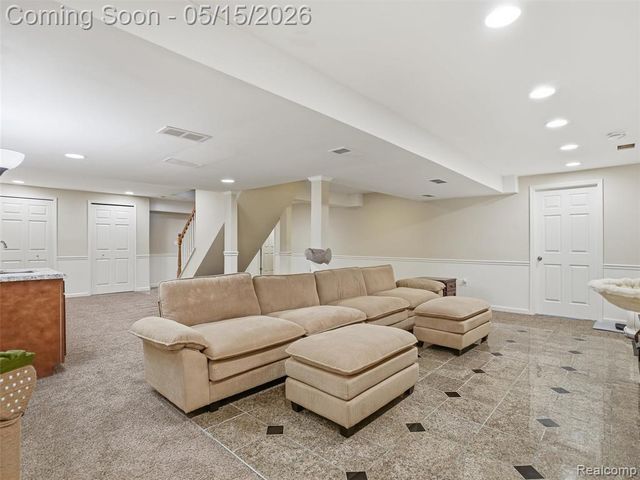 27283 Winterset Circle, Farmington Hills, MI 48334