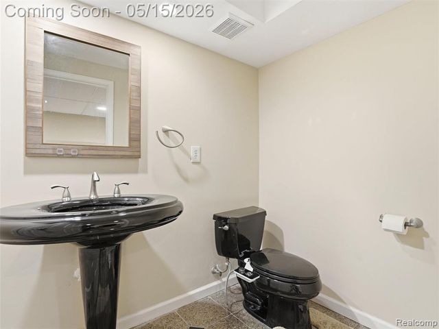 27283 Winterset Circle, Farmington Hills, MI 48334