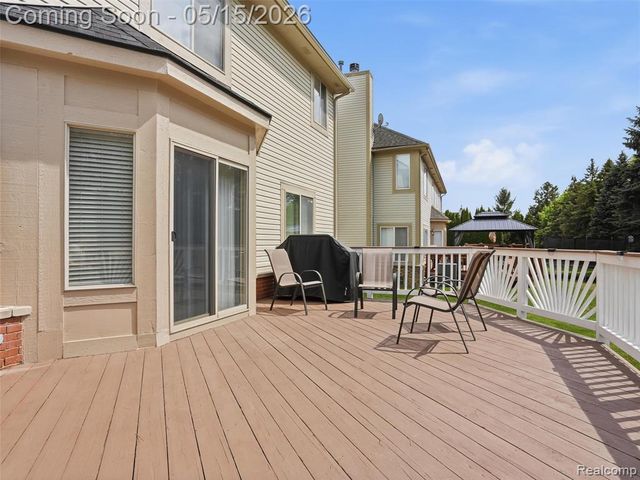 27283 Winterset Circle, Farmington Hills, MI 48334