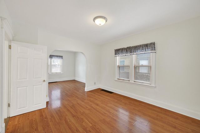 1045 Magnolia Avenue E, Saint Paul, MN 55106