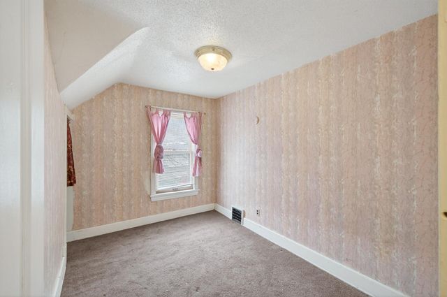 1045 Magnolia Avenue E, Saint Paul, MN 55106