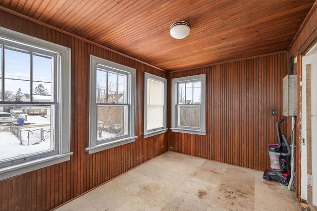 1045 Magnolia Avenue E, Saint Paul, MN 55106