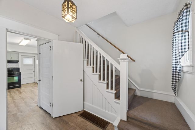 1045 Magnolia Avenue E, Saint Paul, MN 55106