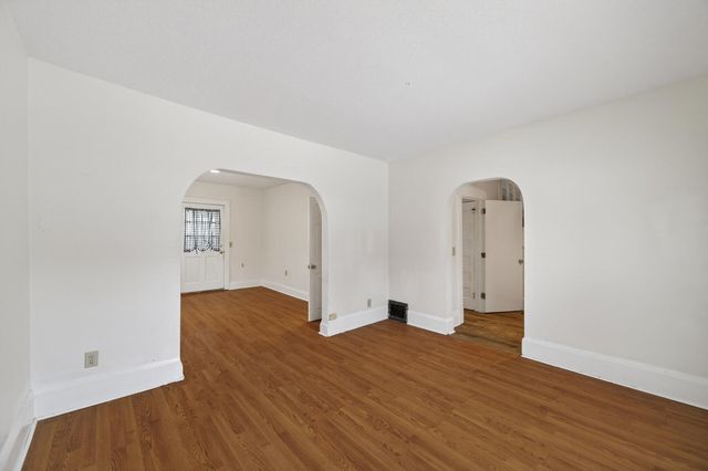 1045 Magnolia Avenue E, Saint Paul, MN 55106