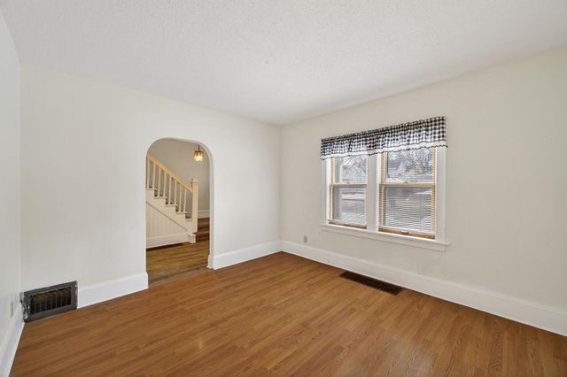 1045 Magnolia Avenue E, Saint Paul, MN 55106