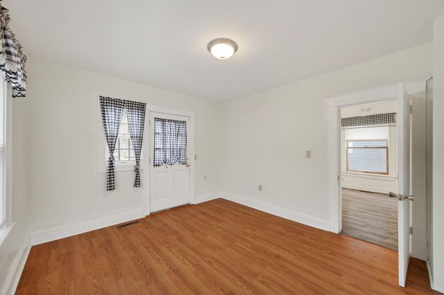 1045 Magnolia Avenue E, Saint Paul, MN 55106