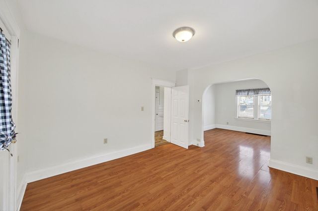 1045 Magnolia Avenue E, Saint Paul, MN 55106