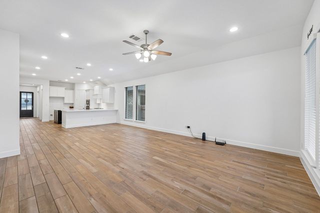 133 Plumbago LOOP, Bastrop, TX 78602