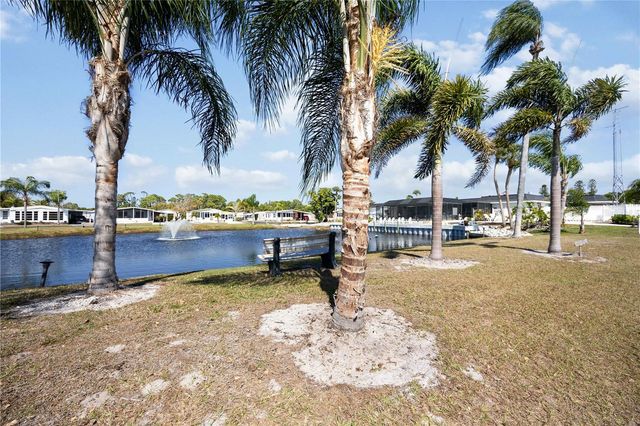 2 S BOTANY BAY CIRCLE, Englewood, FL 34223