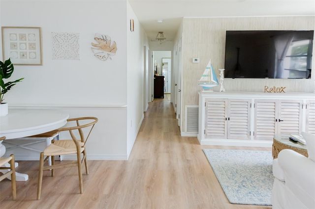 2445 CONSTITUTION BOULEVARD, Sarasota, FL 34231