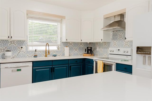 2445 CONSTITUTION BOULEVARD, Sarasota, FL 34231