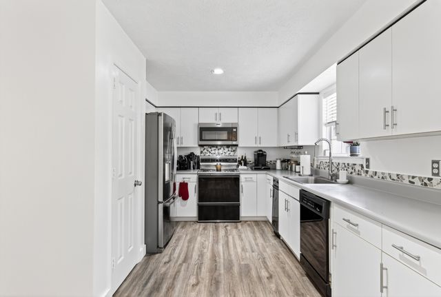 301 Poplar Hill Ct, Nashville, TN 37214