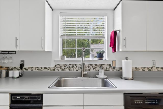 301 Poplar Hill Ct, Nashville, TN 37214