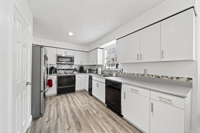 301 Poplar Hill Ct, Nashville, TN 37214