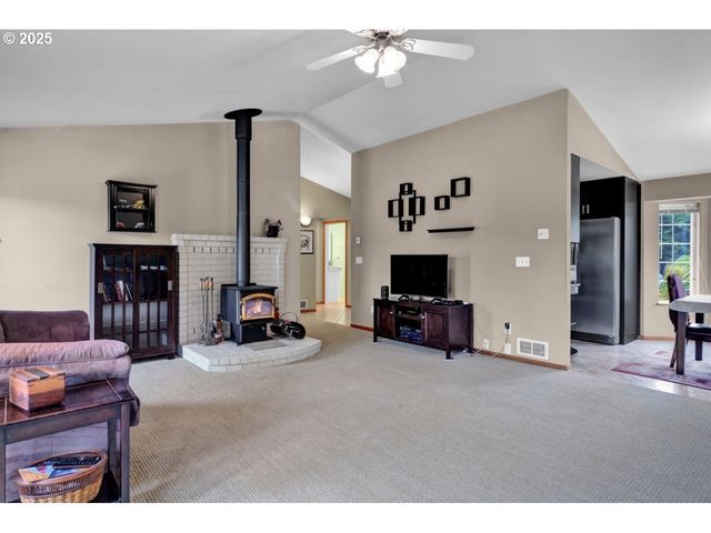 34 Wild Winds St, Florence, OR 97439