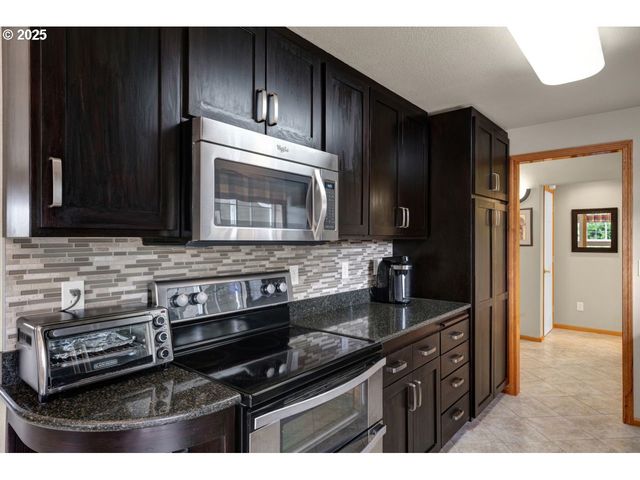 34 Wild Winds St, Florence, OR 97439
