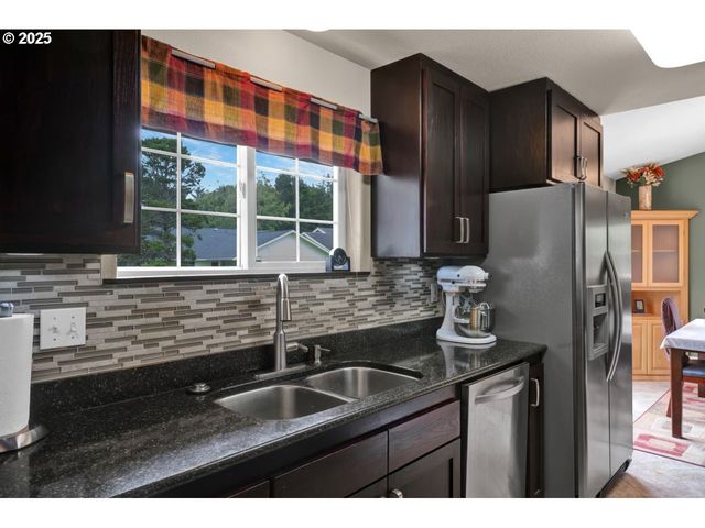 34 Wild Winds St, Florence, OR 97439